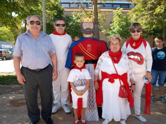 Un total de 64 gigantes de 15 comparsas navarras participaron en la tradicional Gigantada de fiestas de Tudela que organiza la Orden del Volatín. El paseo del Queiles fue el punto de encuentro para luego recorrer distintas calles y plazas de la capital ribera y finalizar en la céntrica plaza de los Fueros.