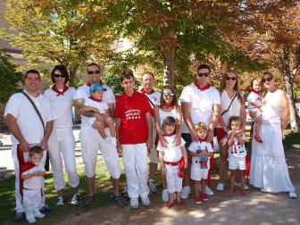 Un total de 64 gigantes de 15 comparsas navarras participaron en la tradicional Gigantada de fiestas de Tudela que organiza la Orden del Volatín. El paseo del Queiles fue el punto de encuentro para luego recorrer distintas calles y plazas de la capital ribera y finalizar en la céntrica plaza de los Fueros.