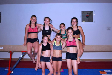 Entre el 15 y el 31 de julio, se está celebrando en Navarra el curso de entrenador de Gimnasia Artística-Nivel 1, en el que participan 31 futuros técnicos, la mayor parte navarros, pero también de otras comunidades como Aragón, País Vasco, Cataluña, Murcia o Castilla y León. Con 26 chicas y 5 chicos en nómina, este curso se realiza a caballo en tres entidades navarras: las instalaciones de la Agrupación Deportiva San Juan, el Polideportivo de Zizur Mayor y la Residencia Fuerte del Príncipe.