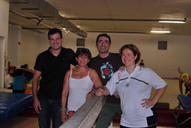 Entre el 15 y el 31 de julio, se está celebrando en Navarra el curso de entrenador de Gimnasia Artística-Nivel 1, en el que participan 31 futuros técnicos, la mayor parte navarros, pero también de otras comunidades como Aragón, País Vasco, Cataluña, Murcia o Castilla y León. Con 26 chicas y 5 chicos en nómina, este curso se realiza a caballo en tres entidades navarras: las instalaciones de la Agrupación Deportiva San Juan, el Polideportivo de Zizur Mayor y la Residencia Fuerte del Príncipe.