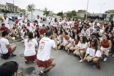 El paseo de los Poetas se llenó de público en la fiesta de música de DJ