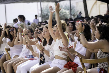 El paseo de los Poetas se llenó de público en la fiesta de música de DJ