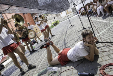 El paseo de los Poetas se llenó de público en la fiesta de música de DJ