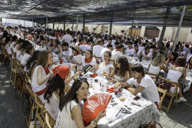 El paseo de los Poetas se llenó de público en la fiesta de música de DJ