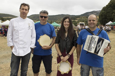 La Asociación Turística Tierras de Iranzu, junto con el Ayuntamiento de Salinas de Oro, organizó el 31 de julio unas jornadas gastronómicas en las que el protagonismo recayó en la sal de manantial natural de esta localidad del valle de Guesálaz.