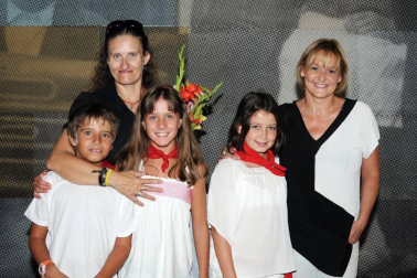 Los más pequeños de Marcilla disfrutaron el 31 de julio de la celebración del Día del Niño. Además del acto de constitución del ayuntamiento chiqui, del lanzamiento del chupinazo y de la ofrenda floral en la parroquia, también se impuso el 'primer pañuelico' a los nacidos en 2015 y se programaron actos pensados especialmente para los protagonistas de la jornada como hinchables, chocolatada y toro de fuego.