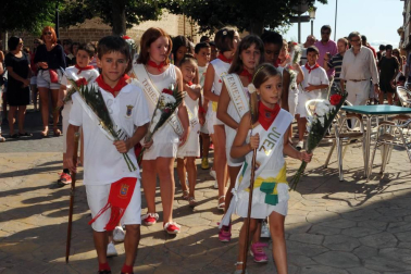 Los más pequeños de Marcilla disfrutaron el 31 de julio de la celebración del Día del Niño. Además del acto de constitución del ayuntamiento chiqui, del lanzamiento del chupinazo y de la ofrenda floral en la parroquia, también se impuso el 'primer pañuelico' a los nacidos en 2015 y se programaron actos pensados especialmente para los protagonistas de la jornada como hinchables, chocolatada y toro de fuego.