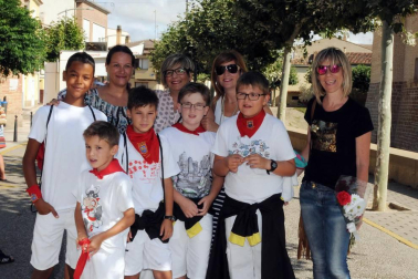 Los más pequeños de Marcilla disfrutaron el 31 de julio de la celebración del Día del Niño. Además del acto de constitución del ayuntamiento chiqui, del lanzamiento del chupinazo y de la ofrenda floral en la parroquia, también se impuso el 'primer pañuelico' a los nacidos en 2015 y se programaron actos pensados especialmente para los protagonistas de la jornada como hinchables, chocolatada y toro de fuego.