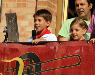 Los más pequeños de Marcilla disfrutaron el 31 de julio de la celebración del Día del Niño. Además del acto de constitución del ayuntamiento chiqui, del lanzamiento del chupinazo y de la ofrenda floral en la parroquia, también se impuso el 'primer pañuelico' a los nacidos en 2015 y se programaron actos pensados especialmente para los protagonistas de la jornada como hinchables, chocolatada y toro de fuego.