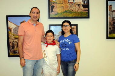 Los más pequeños de Marcilla disfrutaron el 31 de julio de la celebración del Día del Niño. Además del acto de constitución del ayuntamiento chiqui, del lanzamiento del chupinazo y de la ofrenda floral en la parroquia, también se impuso el 'primer pañuelico' a los nacidos en 2015 y se programaron actos pensados especialmente para los protagonistas de la jornada como hinchables, chocolatada y toro de fuego.