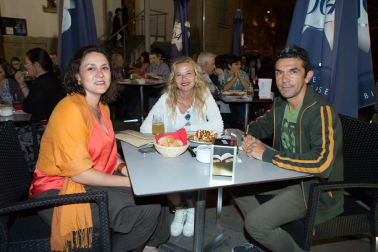 El Festival de Blues de Burlada, que se celebra entre julio y agosto, ha alcanzado su vigésima edición. El Parque Municipal de la localidad alberga las actuaciones, como la del pasado día 30 con 'Erin Corinne & José Luis Pardo'. Hoy sábado, a las diez y media de la noche, está programado el concierto de 'Lara Monroe & Lazy Daisy Band + T.J. Jazz Sings Billie Holiday'.