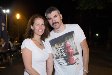 El Festival de Blues de Burlada, que se celebra entre julio y agosto, ha alcanzado su vigésima edición. El Parque Municipal de la localidad alberga las actuaciones, como la del pasado día 30 con 'Erin Corinne & José Luis Pardo'. Hoy sábado, a las diez y media de la noche, está programado el concierto de 'Lara Monroe & Lazy Daisy Band + T.J. Jazz Sings Billie Holiday'.