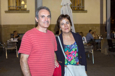 El Festival de Blues de Burlada, que se celebra entre julio y agosto, ha alcanzado su vigésima edición. El Parque Municipal de la localidad alberga las actuaciones, como la del pasado día 30 con 'Erin Corinne & José Luis Pardo'. Hoy sábado, a las diez y media de la noche, está programado el concierto de 'Lara Monroe & Lazy Daisy Band + T.J. Jazz Sings Billie Holiday'.