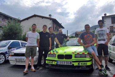 Desde que en noviembre de 2007 el último coche cruzara la línea de meta del duodécimo Rallysprint de Lesaka, el rugido de los motores no se dejaba oír por la Comarca de las Cinco Villas. El pasado 23 de julio, la escudería local Ilargi Sport puso fin a estos casi diez años de “sequía automovilística” con la organización del XIII Rallysprint de Lesaka. En esta edición, 44 binomios se citaron sobre el pavimento lesakarra para dar cuenta de un tramo de algo más de nueve kilómetros, que discurrió desde la localidad al Pantano de San Antón, y al que los participantes dieron cuatro pasadas para completar los 37,8 kilómetros totales de la prueba.