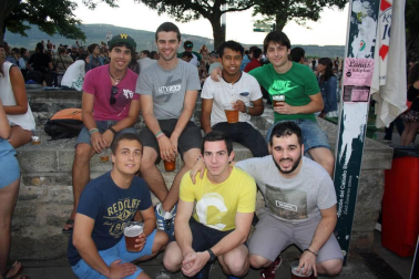 Los conciertos en el Caballo Blanco son ya uno de los clásicos de la agenda de actos veraniega en la capital navarra. El 28 de julio fue el turno de la especial propuesta musical de la pamplonesa Leire Villanueva 'Iseo', que reunió a numeroso público. La cita del próximo jueves estará protagonizada por 'Lara Monroe & The Breaking Bad'.