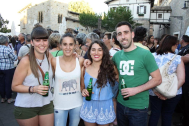 Los conciertos en el Caballo Blanco son ya uno de los clásicos de la agenda de actos veraniega en la capital navarra. El 28 de julio fue el turno de la especial propuesta musical de la pamplonesa Leire Villanueva 'Iseo', que reunió a numeroso público. La cita del próximo jueves estará protagonizada por 'Lara Monroe & The Breaking Bad'.