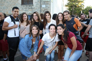Los conciertos en el Caballo Blanco son ya uno de los clásicos de la agenda de actos veraniega en la capital navarra. El 28 de julio fue el turno de la especial propuesta musical de la pamplonesa Leire Villanueva 'Iseo', que reunió a numeroso público. La cita del próximo jueves estará protagonizada por 'Lara Monroe & The Breaking Bad'.