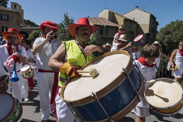 Estella celebró ayer su tradicional Bombada de las fiestas