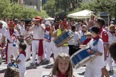 Estella celebró ayer su tradicional Bombada de las fiestas