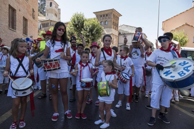 Estella celebró ayer su tradicional Bombada de las fiestas