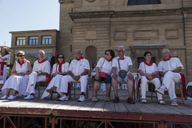 Estella celebró ayer su tradicional Bombada de las fiestas
