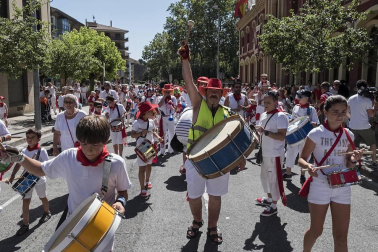 Estella celebró ayer su tradicional Bombada de las fiestas