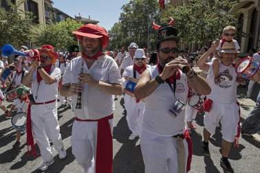 Estella celebró ayer su tradicional Bombada de las fiestas