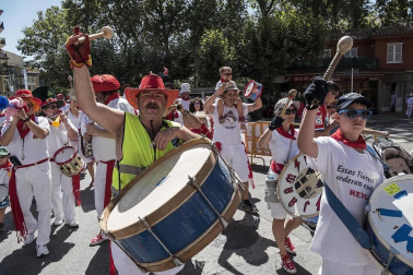 Estella celebró ayer su tradicional Bombada de las fiestas