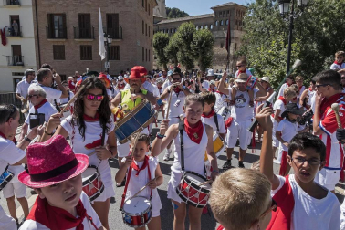 Estella celebró ayer su tradicional Bombada de las fiestas