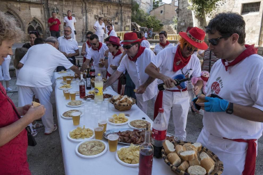 Estella celebró ayer su tradicional Bombada de las fiestas