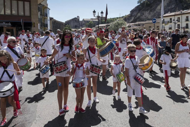 Estella celebró ayer su tradicional Bombada de las fiestas