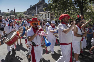 Estella celebró ayer su tradicional Bombada de las fiestas
