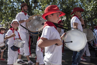 Estella celebró ayer su tradicional Bombada de las fiestas