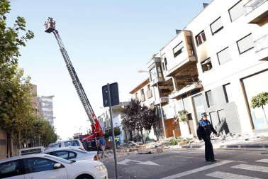 Explosión e incendio de una vivienda en la calle Fuente Canónigos, en Tudela.