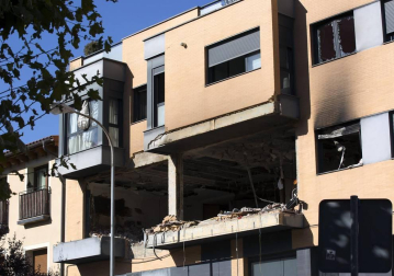 Explosión e incendio de una vivienda en la calle Fuente Canónigos, en Tudela.