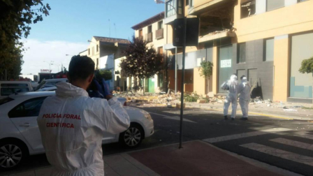 Explosión e incendio de una vivienda en la calle Fuente Canónigos, en Tudela.