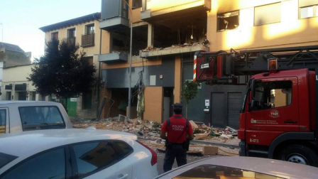 Explosión e incendio de una vivienda en la calle Fuente Canónigos, en Tudela.
