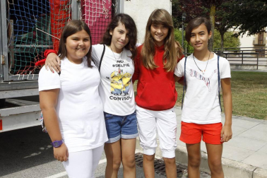 Integrantes de la Comisión de Fiestas de San Martín fueron los encargados de prender la mecha del cohete del Casco Antiguo de Beriáin el pasado 4 de agosto. Como prolegómeno al inicio de cuatro días de diversión, tuvo lugar un homenaje a Jesús Echeverría, 'El soguero', en reconocimiento “por ser un referente de la cultura tradicional de la zona”. Las fiestas del Casco Nuevo serán del 8 al 11 de septiembre.