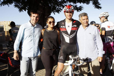 El sábado 6 de agosto se cerró la edición número 30 de la Vuelta ciclista a Pamplona. La última etapa tuvo salida en la plaza Consistorial y meta en el Rincón del Caballo Blanco, donde se realizó la entrega de galardones. El vencedor absoluto fue Max Williamson, corredor británico del equipo HMT. Sergio Araiz, del conjunto Galdeano, logró mantener desde el primer día de la Vuelta el maillot rojo de primer navarro de la general.
