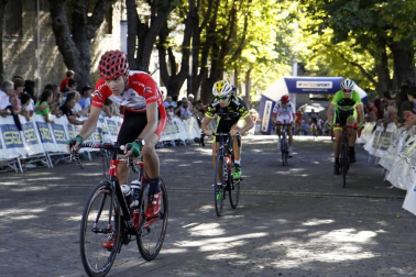 El sábado 6 de agosto se cerró la edición número 30 de la Vuelta ciclista a Pamplona. La última etapa tuvo salida en la plaza Consistorial y meta en el Rincón del Caballo Blanco, donde se realizó la entrega de galardones. El vencedor absoluto fue Max Williamson, corredor británico del equipo HMT. Sergio Araiz, del conjunto Galdeano, logró mantener desde el primer día de la Vuelta el maillot rojo de primer navarro de la general.