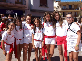 El comienzo de las fiestas en honor a los santos Justo y Pastor revolucionó las calles de Fustiñana, que se tiñeron de blanco y rojo para la ocasión. Tras el tradicional lanzamiento del cohete, la charanga local y la comparsa de gigantes y cabezudos invitaron a todos los presentes a cantar y bailar por las calles.