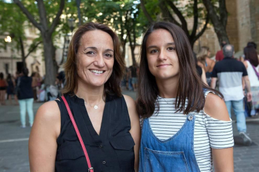 La plazuela de San José acogió el lunes 8 de agosto una nueva sesión del ciclo musical de verano 'Version-ando'. En esta ocasión fue el grupo 'Leña al mono' el que ambientó con sus versiones de la mítica banda Leño este rincón del casco antiguo pamplonés. El ciclo finalizará el próximo 22 de agosto con la actuación del grupo Soul Meeting.