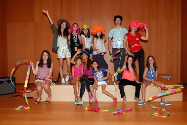 Una experiencia transformadora para el encuentro vocacional y el desarrollo personal. Así se define 'Campus promete', una apuesta por el desarrollo individual total dirigido a niños y jóvenes de entre 8 y 18 años. En Pamplona, el campus se ha desarrollado durante la primera semana de agosto en las diferentes salas de Baluarte. En él, un centenar de participantes han desarrollado un proyecto personal en una de las ocho áreas organizadas: La Palabra; Música, Arte y Diseño; Artes Escénicas; Artes Audiovisuales; Vida y Naturaleza; Ciencia y Tecnología y Persona y Sociedad.