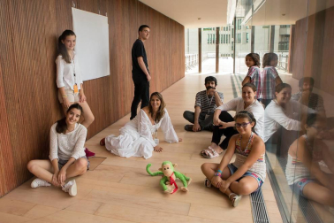 Una experiencia transformadora para el encuentro vocacional y el desarrollo personal. Así se define 'Campus promete', una apuesta por el desarrollo individual total dirigido a niños y jóvenes de entre 8 y 18 años. En Pamplona, el campus se ha desarrollado durante la primera semana de agosto en las diferentes salas de Baluarte. En él, un centenar de participantes han desarrollado un proyecto personal en una de las ocho áreas organizadas: La Palabra; Música, Arte y Diseño; Artes Escénicas; Artes Audiovisuales; Vida y Naturaleza; Ciencia y Tecnología y Persona y Sociedad.