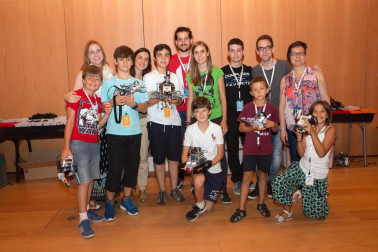Una experiencia transformadora para el encuentro vocacional y el desarrollo personal. Así se define 'Campus promete', una apuesta por el desarrollo individual total dirigido a niños y jóvenes de entre 8 y 18 años. En Pamplona, el campus se ha desarrollado durante la primera semana de agosto en las diferentes salas de Baluarte. En él, un centenar de participantes han desarrollado un proyecto personal en una de las ocho áreas organizadas: La Palabra; Música, Arte y Diseño; Artes Escénicas; Artes Audiovisuales; Vida y Naturaleza; Ciencia y Tecnología y Persona y Sociedad.