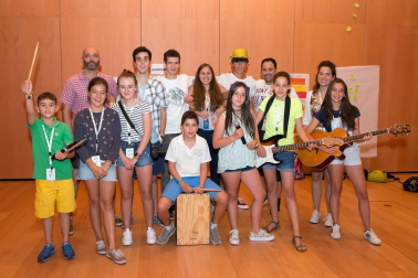 Una experiencia transformadora para el encuentro vocacional y el desarrollo personal. Así se define 'Campus promete', una apuesta por el desarrollo individual total dirigido a niños y jóvenes de entre 8 y 18 años. En Pamplona, el campus se ha desarrollado durante la primera semana de agosto en las diferentes salas de Baluarte. En él, un centenar de participantes han desarrollado un proyecto personal en una de las ocho áreas organizadas: La Palabra; Música, Arte y Diseño; Artes Escénicas; Artes Audiovisuales; Vida y Naturaleza; Ciencia y Tecnología y Persona y Sociedad.