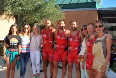 El pasado domingo 7 de agosto se disputó la XX Edición del Triatlón Olímpico y V del Triatlón Popular del Club Natación Pamplona en el que tomaron parte más de 200 deportistas. Ignacio Maeztu y Nuria Rodríguez se adjudicaron la victoria en el Triatlón Olímpico y Ludivine Delriu y Gorka González hicieron lo propio en el popular.
Además del plano deportivo, esta edición fue muy especial porque tenía un tinte solidario: parte de los ingresos recaudados por las inscripciones se destinarán a la Fundación para la lucha contra el síndrome de Dravet.
