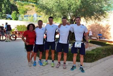 El pasado domingo 7 de agosto se disputó la XX Edición del Triatlón Olímpico y V del Triatlón Popular del Club Natación Pamplona en el que tomaron parte más de 200 deportistas. Ignacio Maeztu y Nuria Rodríguez se adjudicaron la victoria en el Triatlón Olímpico y Ludivine Delriu y Gorka González hicieron lo propio en el popular.
Además del plano deportivo, esta edición fue muy especial porque tenía un tinte solidario: parte de los ingresos recaudados por las inscripciones se destinarán a la Fundación para la lucha contra el síndrome de Dravet.