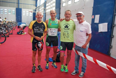 El pasado domingo 7 de agosto se disputó la XX Edición del Triatlón Olímpico y V del Triatlón Popular del Club Natación Pamplona en el que tomaron parte más de 200 deportistas. Ignacio Maeztu y Nuria Rodríguez se adjudicaron la victoria en el Triatlón Olímpico y Ludivine Delriu y Gorka González hicieron lo propio en el popular.
Además del plano deportivo, esta edición fue muy especial porque tenía un tinte solidario: parte de los ingresos recaudados por las inscripciones se destinarán a la Fundación para la lucha contra el síndrome de Dravet.