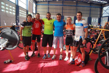 El pasado domingo 7 de agosto se disputó la XX Edición del Triatlón Olímpico y V del Triatlón Popular del Club Natación Pamplona en el que tomaron parte más de 200 deportistas. Ignacio Maeztu y Nuria Rodríguez se adjudicaron la victoria en el Triatlón Olímpico y Ludivine Delriu y Gorka González hicieron lo propio en el popular.
Además del plano deportivo, esta edición fue muy especial porque tenía un tinte solidario: parte de los ingresos recaudados por las inscripciones se destinarán a la Fundación para la lucha contra el síndrome de Dravet.